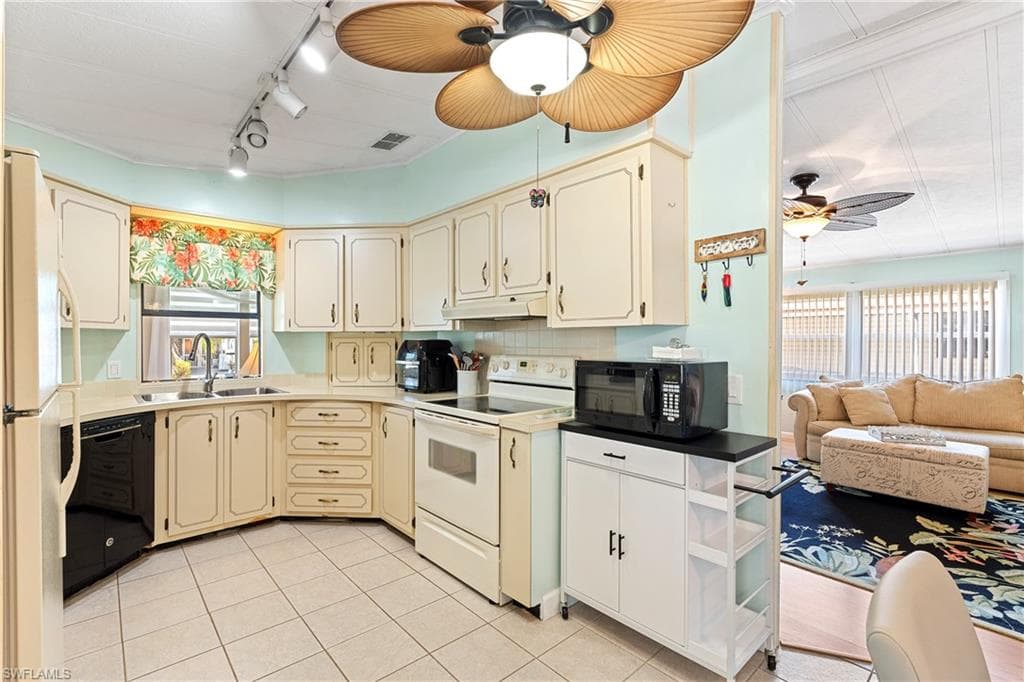 77 Atlantic Way 77, Naples, FL 34104-24