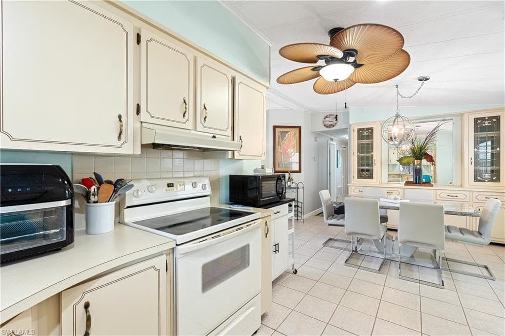 77 Atlantic Way 77, Naples, FL 34104-25