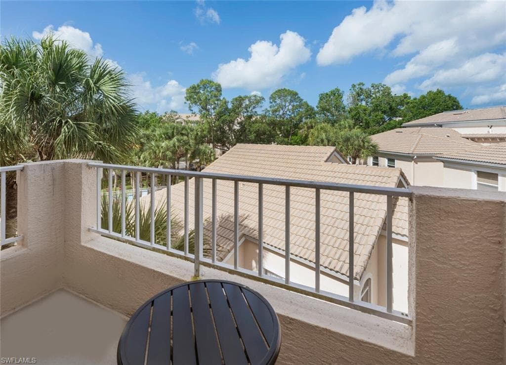 1044 Woodshire Ln B211, Naples, FL 34105-21
