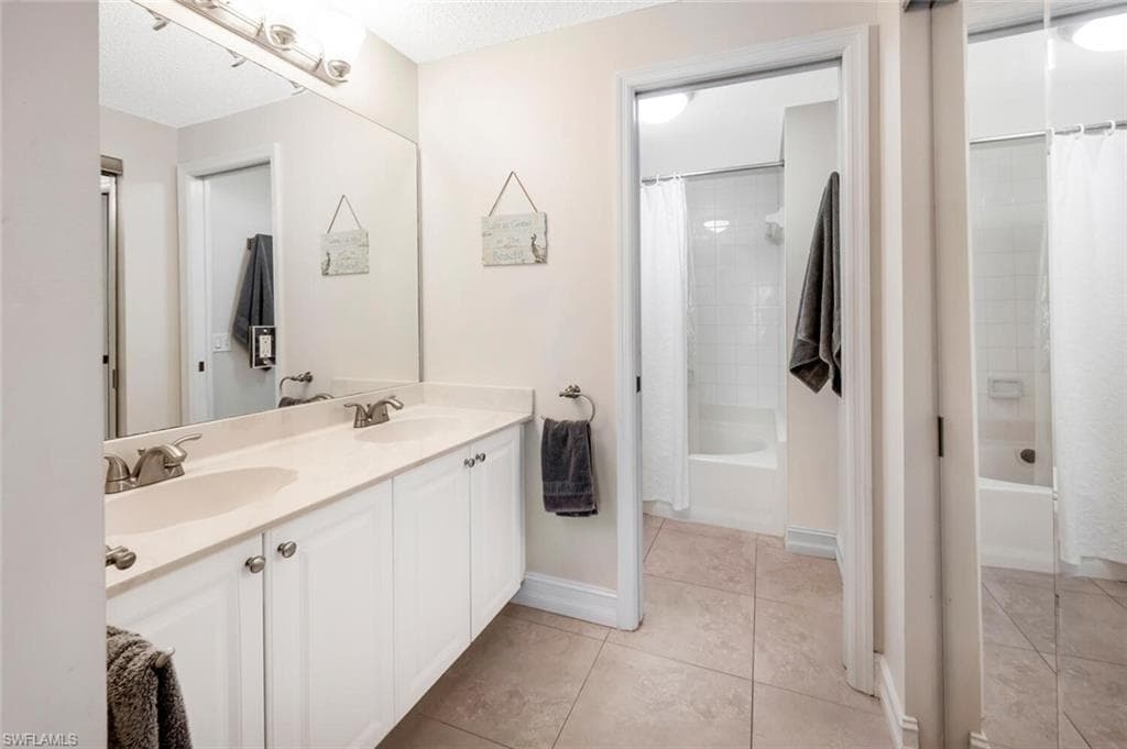 1044 Woodshire Ln B211, Naples, FL 34105-23