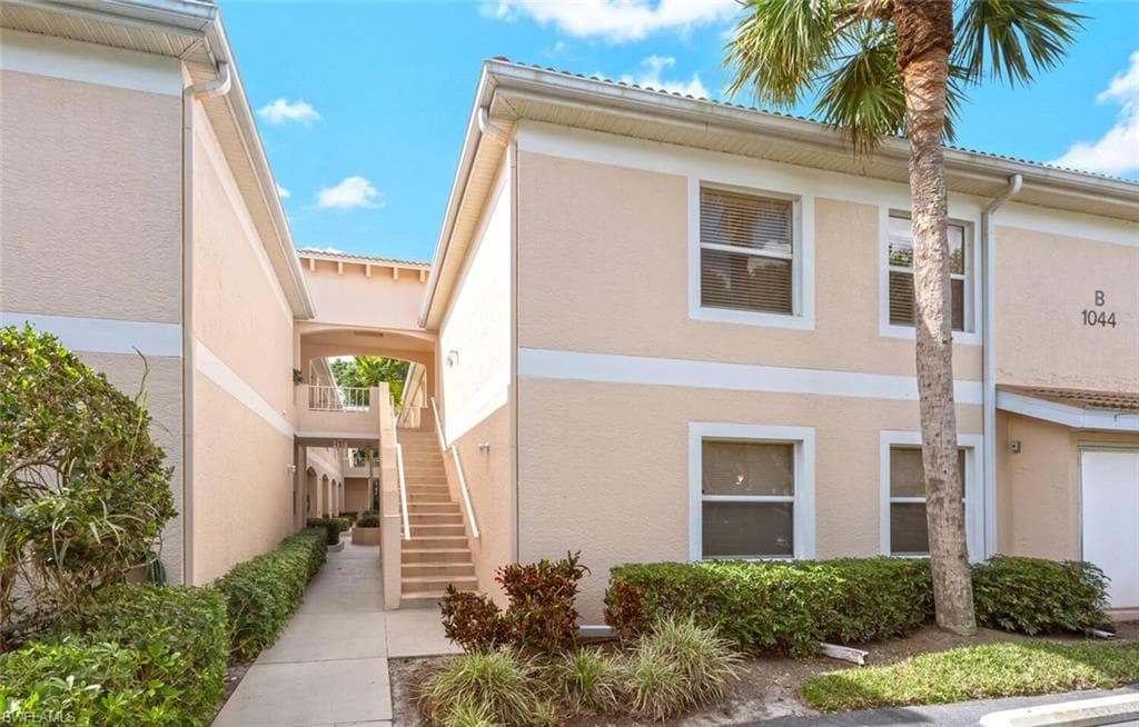 1044 Woodshire Ln B211, Naples, FL 34105-2