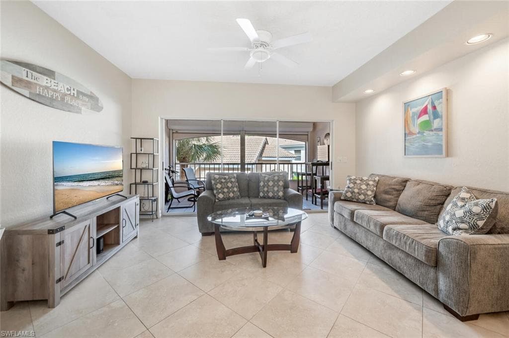 1044 Woodshire Ln B211, Naples, FL 34105-3