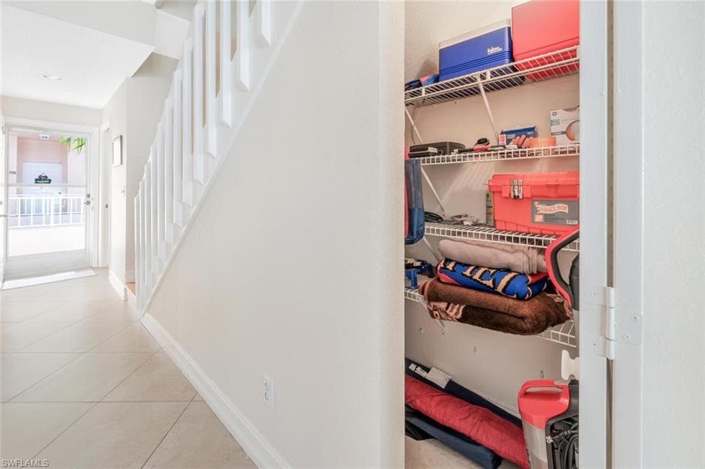 1044 Woodshire Ln B211, Naples, FL 34105-6