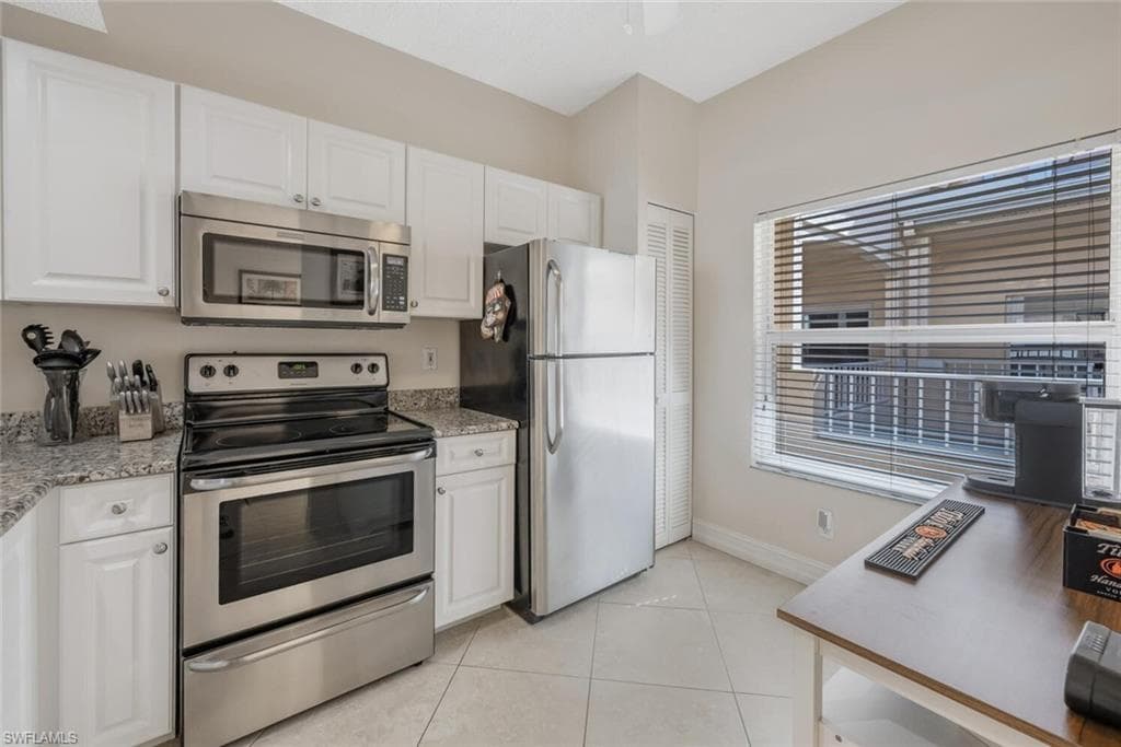 1044 Woodshire Ln B211, Naples, FL 34105-7