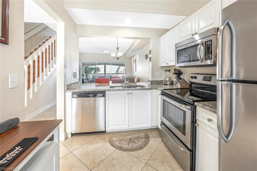 1044 Woodshire Ln B211, Naples, FL 34105-8