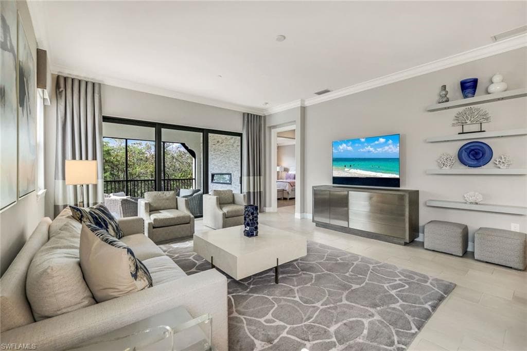 16378 Viansa Way 301, Naples, FL 34110-2