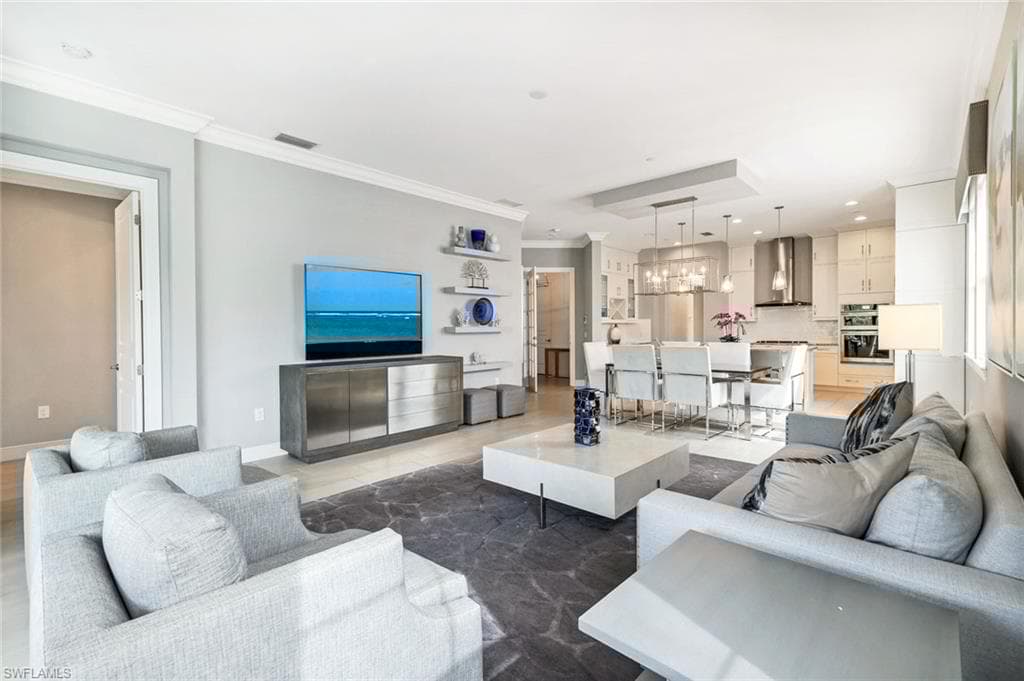16378 Viansa Way 301, Naples, FL 34110-5