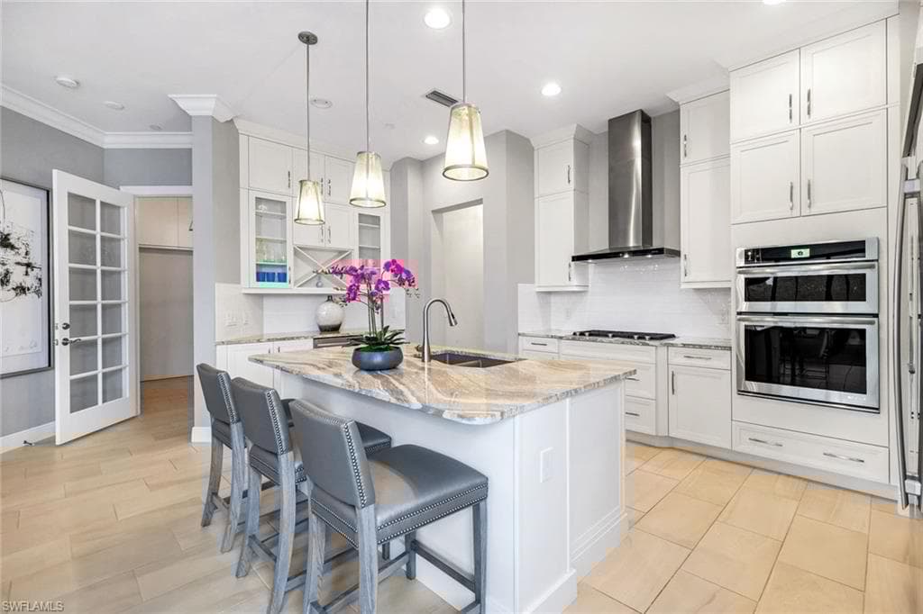 16378 Viansa Way 301, Naples, FL 34110-7
