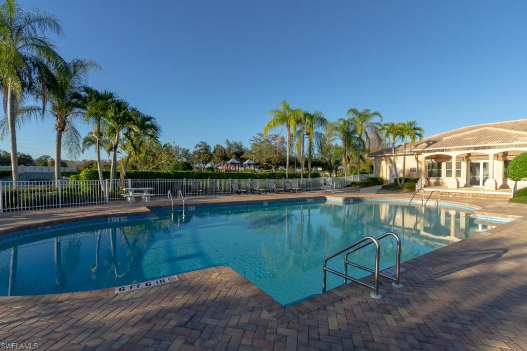 609 Grand Rapids Blvd, Naples, FL 34120-45
