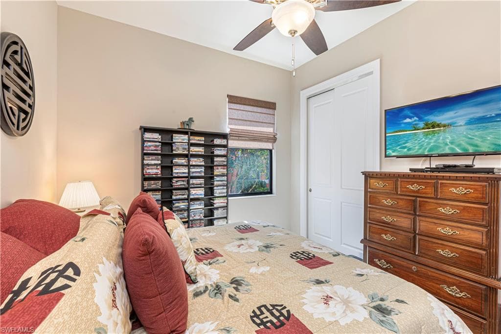 1233 Manado Dr, Naples, FL 34113-12