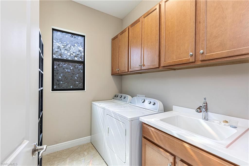 1233 Manado Dr, Naples, FL 34113-13