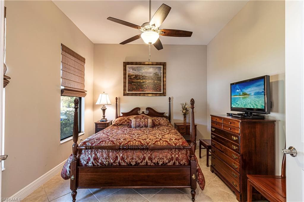 1233 Manado Dr, Naples, FL 34113-29