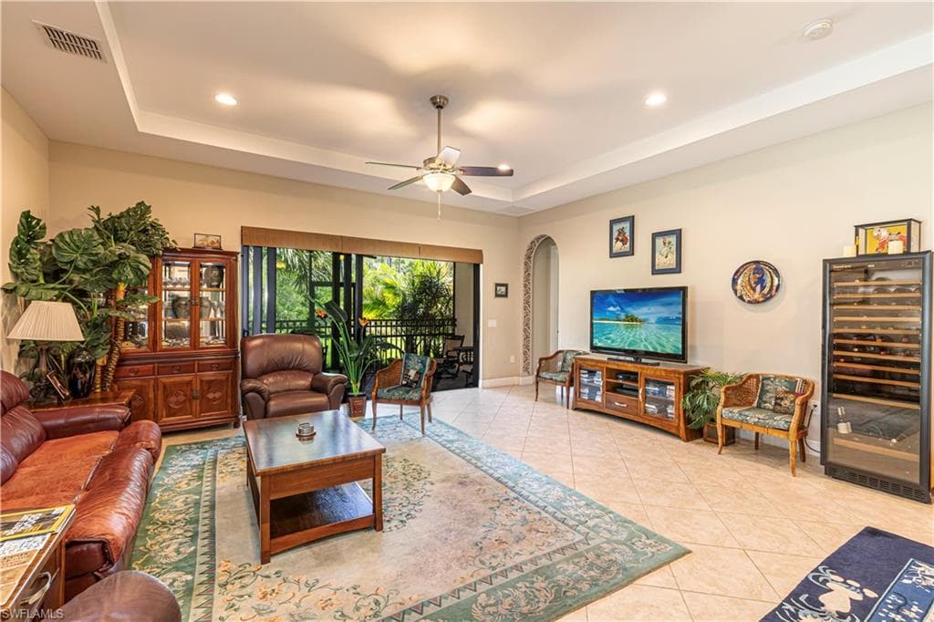 1233 Manado Dr, Naples, FL 34113-32