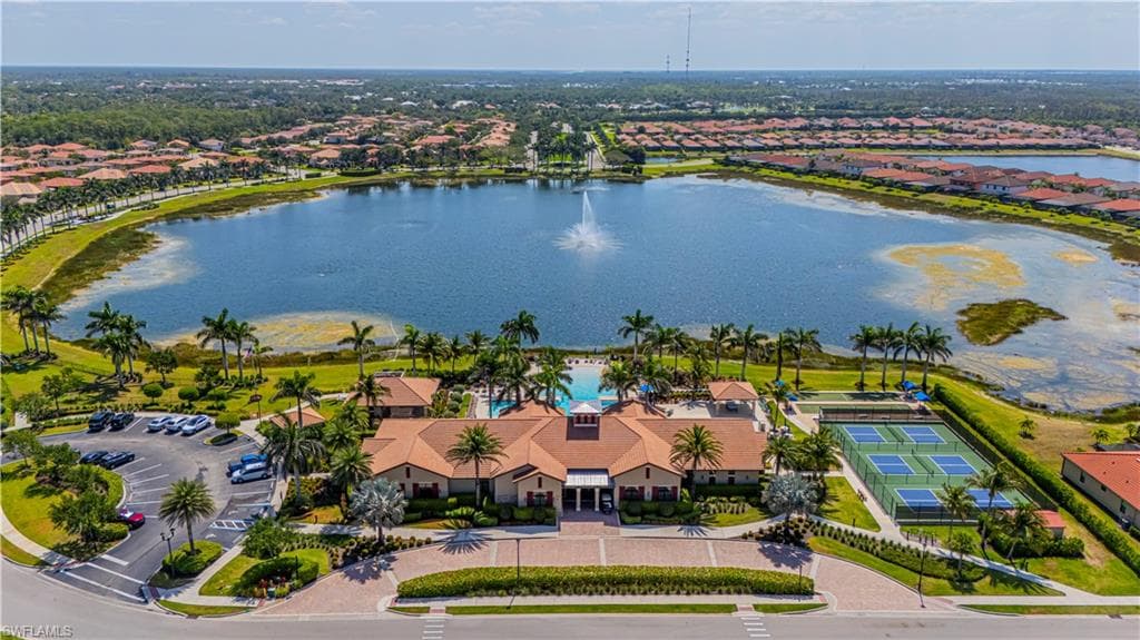 1233 Manado Dr, Naples, FL 34113-4