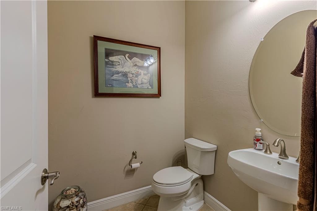1233 Manado Dr, Naples, FL 34113-8