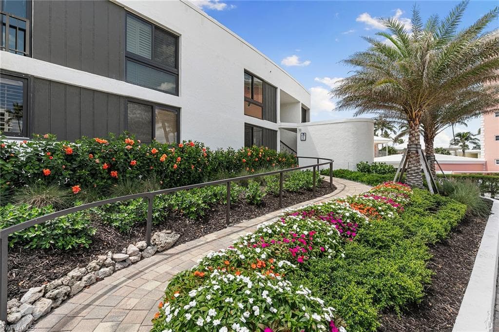 2398 Gulf Shore Blvd N 101, Naples, FL 34103-3