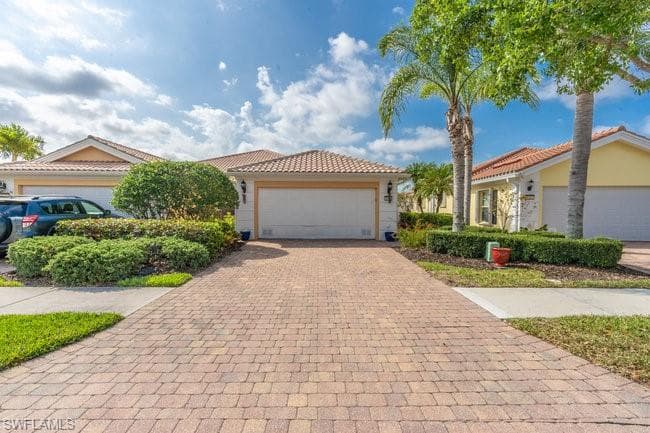 8396 Borboni Ct, Naples, FL 34114-3
