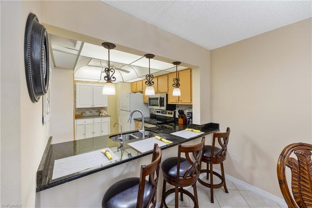 1085 Forest Lakes Dr 8108, Naples, FL 34105-10