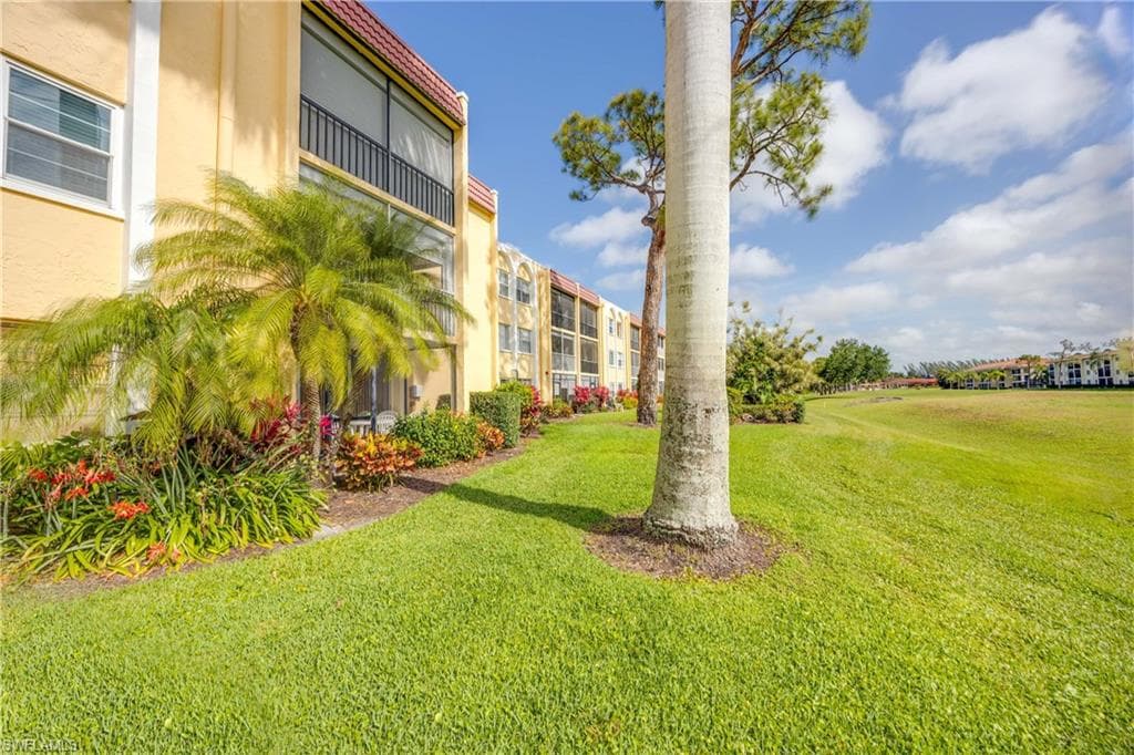 1085 Forest Lakes Dr 8108, Naples, FL 34105-24