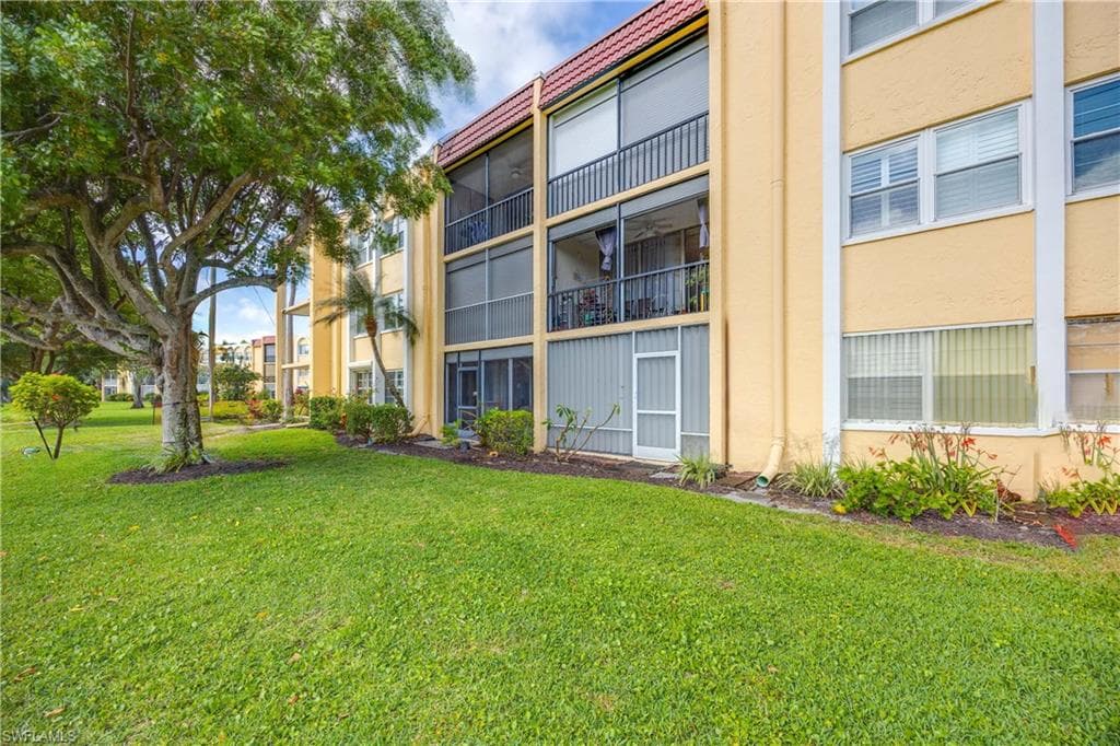 1085 Forest Lakes Dr 8108, Naples, FL 34105-25