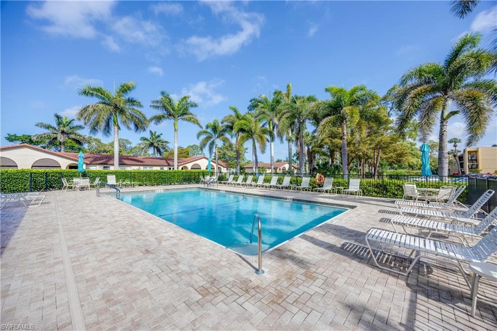 1085 Forest Lakes Dr 8108, Naples, FL 34105-27