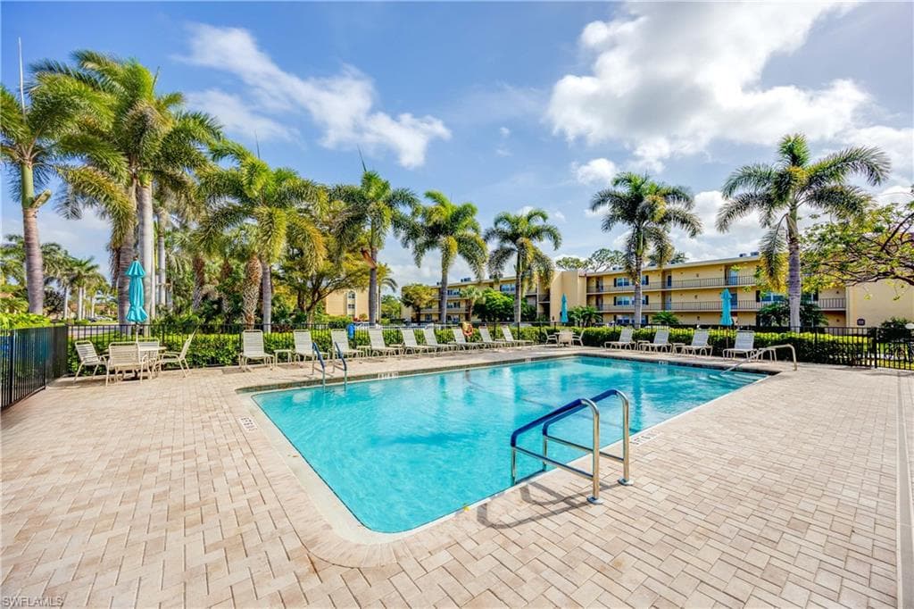 1085 Forest Lakes Dr 8108, Naples, FL 34105-28