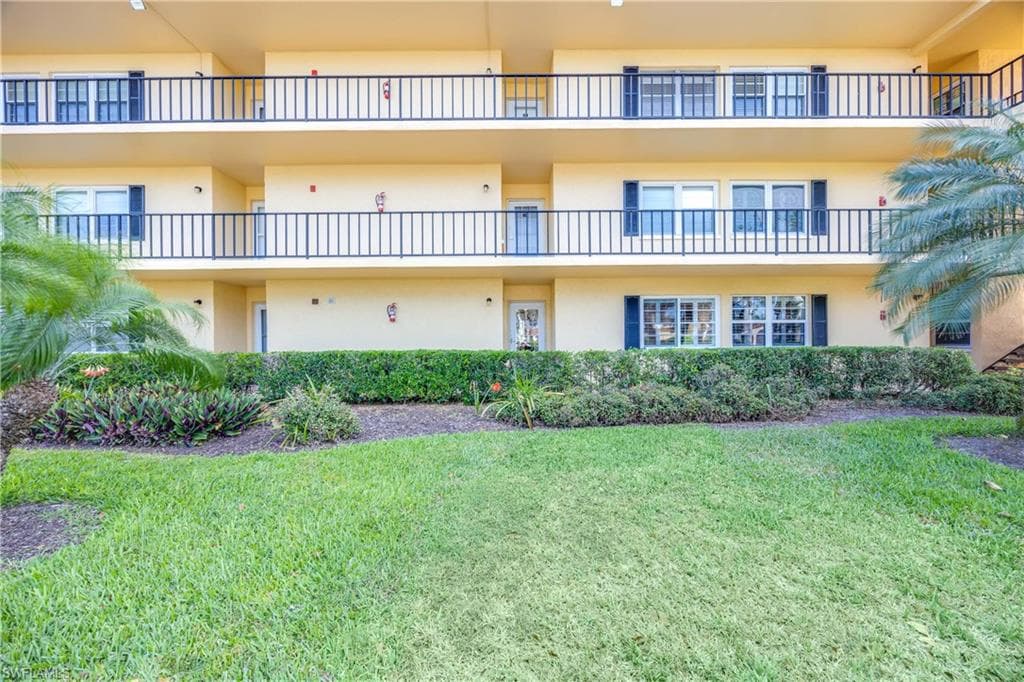 1085 Forest Lakes Dr 8108, Naples, FL 34105-3