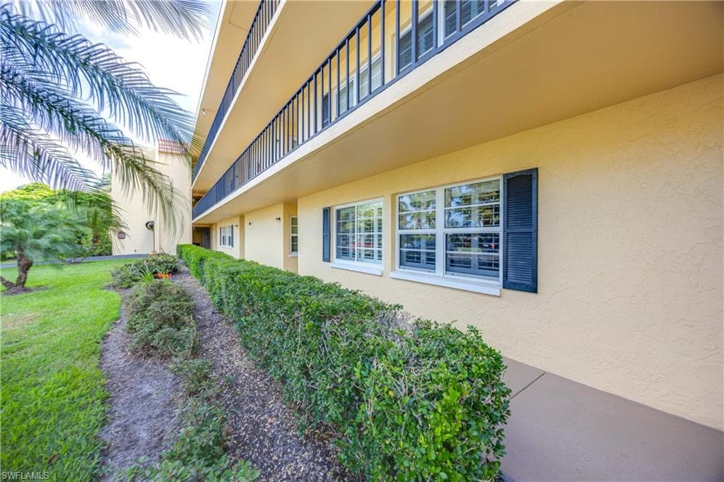 1085 Forest Lakes Dr 8108, Naples, FL 34105-4