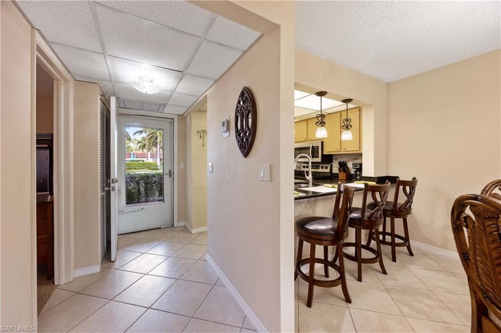 1085 Forest Lakes Dr 8108, Naples, FL 34105-5