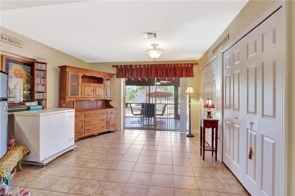 2610 6th Ave NE, Naples, FL 34120-8