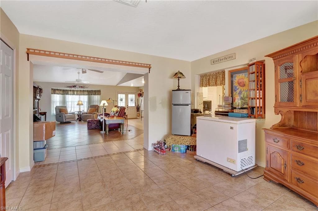2610 6th Ave NE, Naples, FL 34120-9
