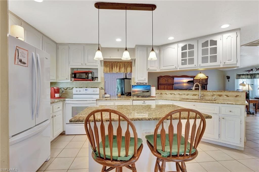 2610 6th Ave NE, Naples, FL 34120-15