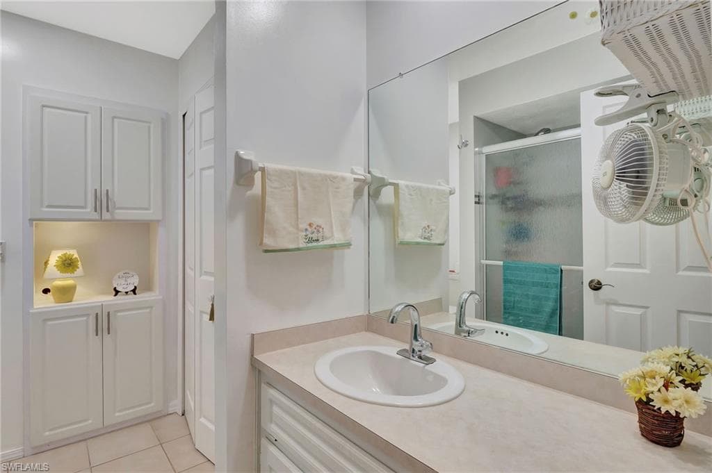 2610 6th Ave NE, Naples, FL 34120-21