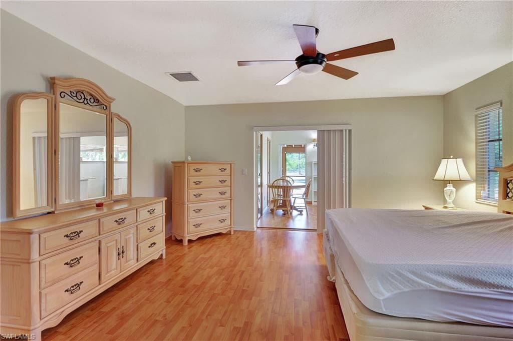 2610 6th Ave NE, Naples, FL 34120-34