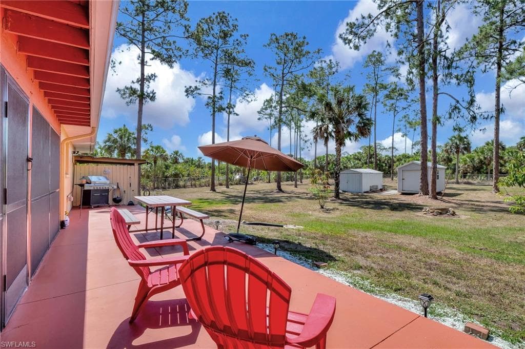 2610 6th Ave NE, Naples, FL 34120-39