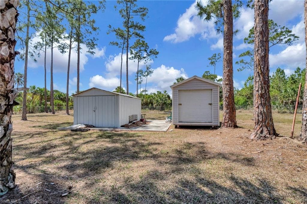 2610 6th Ave NE, Naples, FL 34120-40