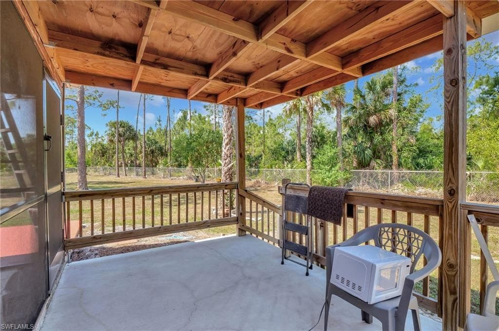 2610 6th Ave NE, Naples, FL 34120-42