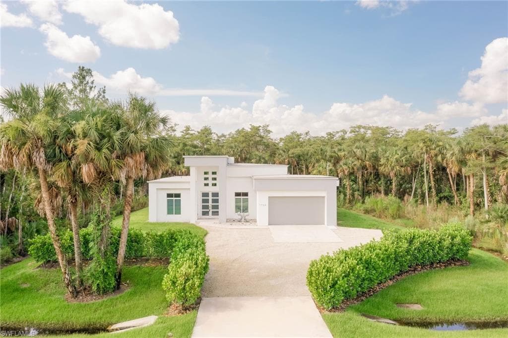 1766 Golden Gate Blvd W, Naples, FL 34120-2