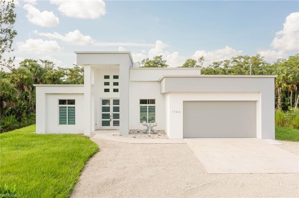 1766 Golden Gate Blvd W, Naples, FL 34120-3
