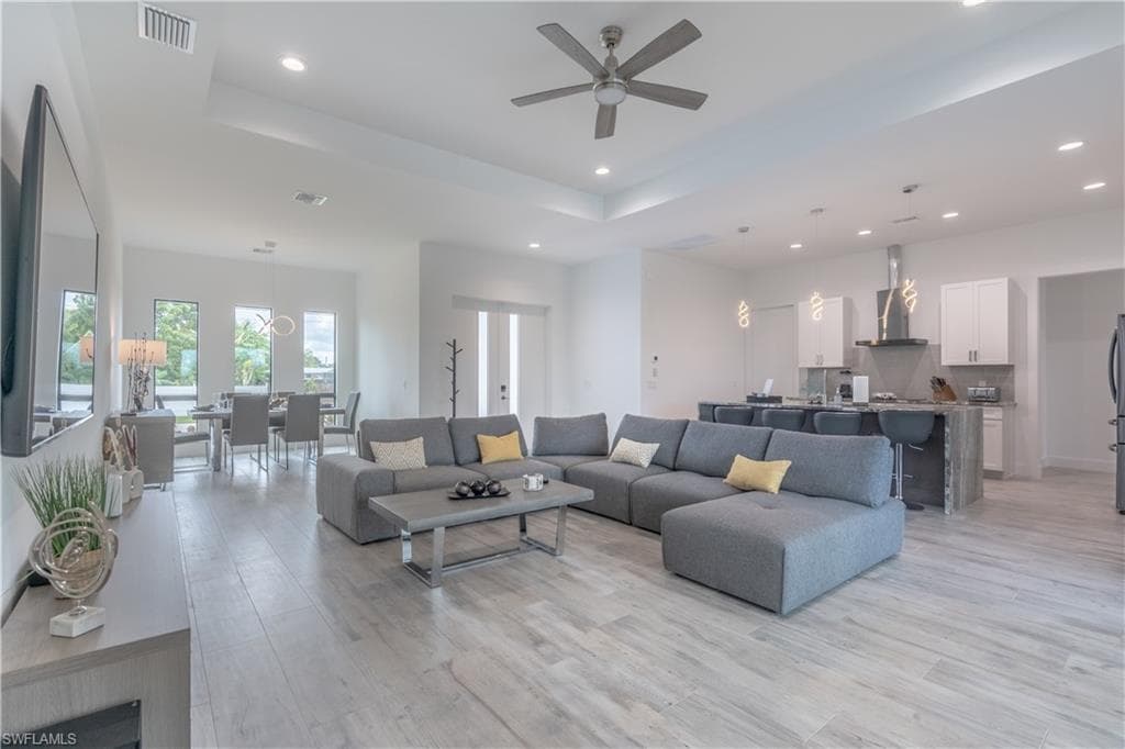 3008 11th Pl, Cape Coral, FL 33904-4