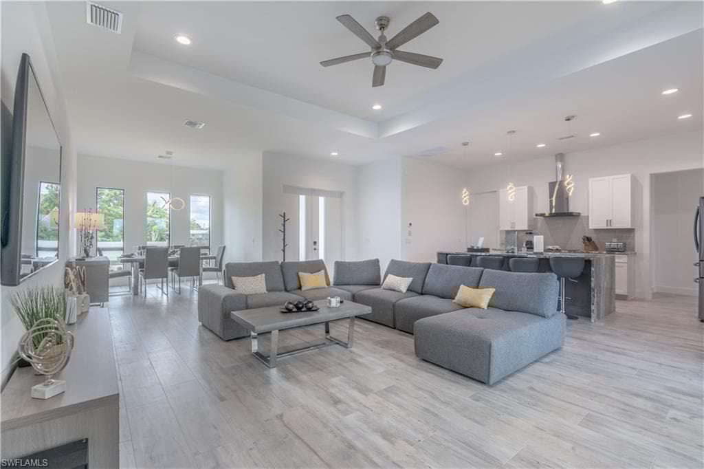 3008 11th Pl, Cape Coral, FL 33904-4