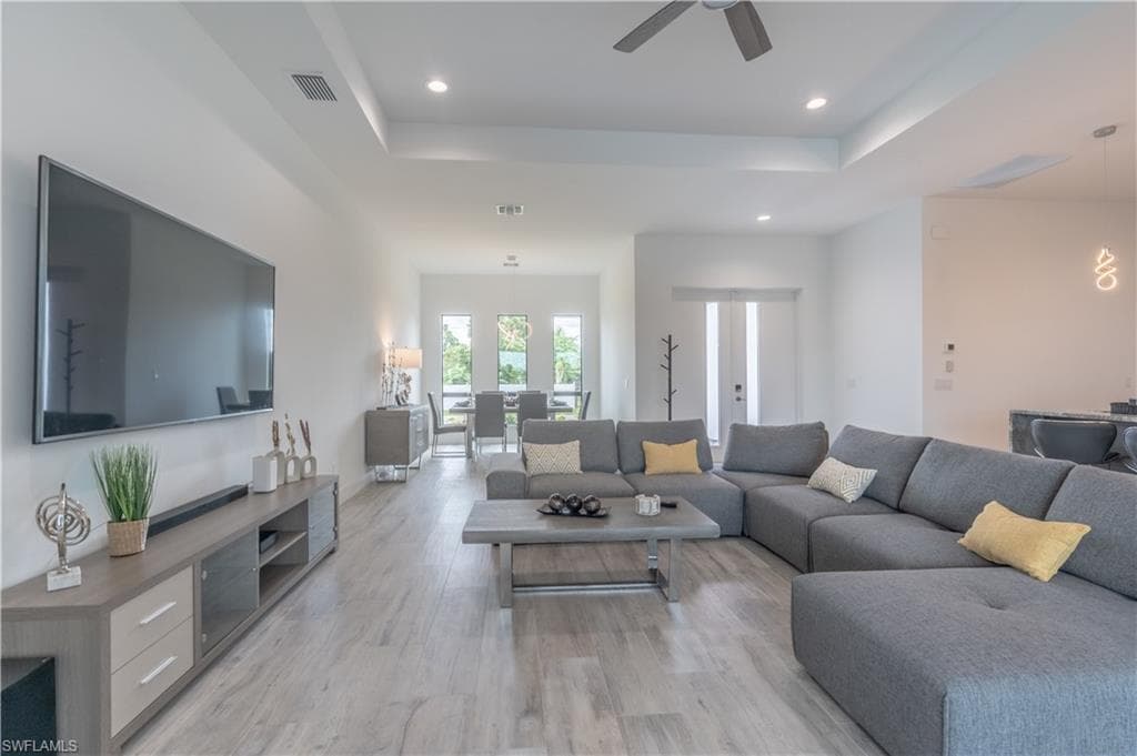 3008 11th Pl, Cape Coral, FL 33904-5
