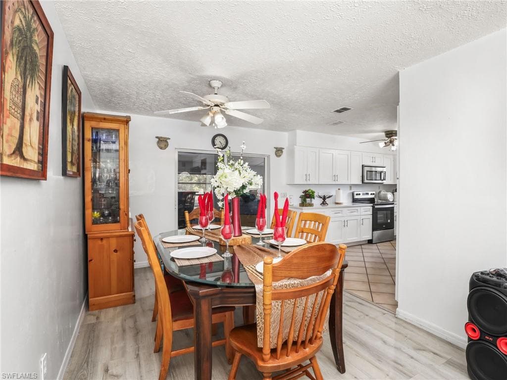 420 31st St SW, Naples, FL 34117-9