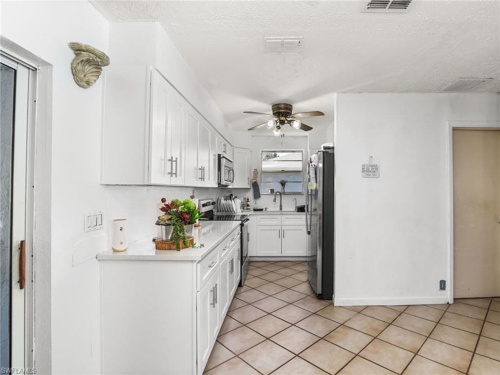 420 31st St SW, Naples, FL 34117-10