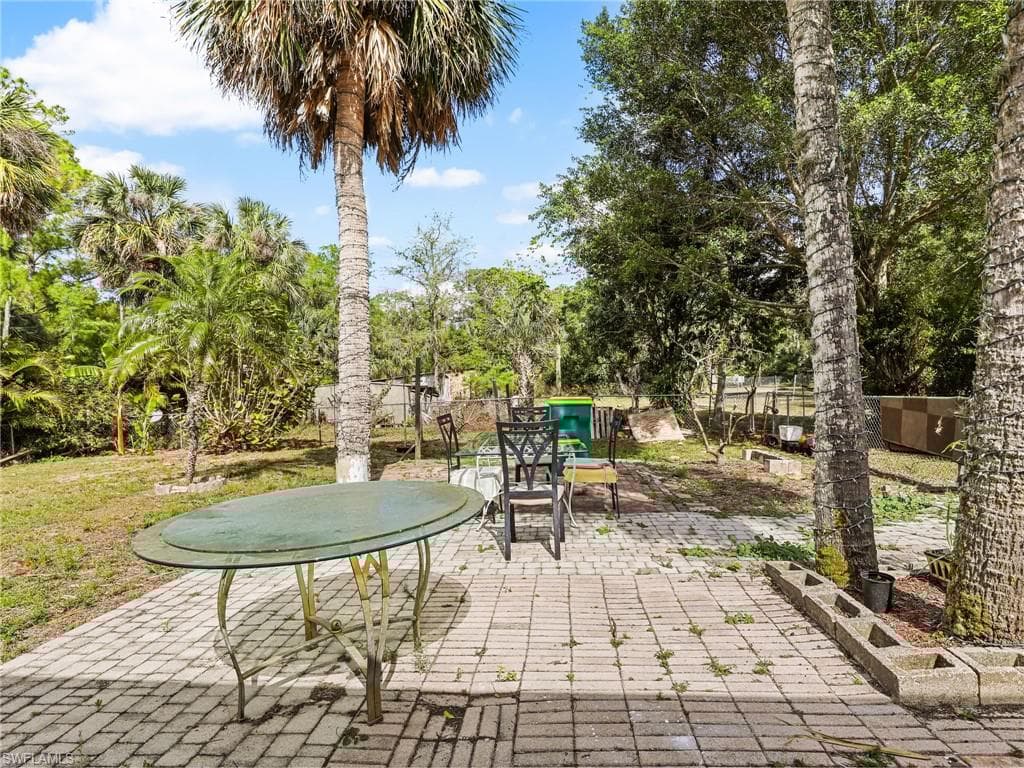 420 31st St SW, Naples, FL 34117-26