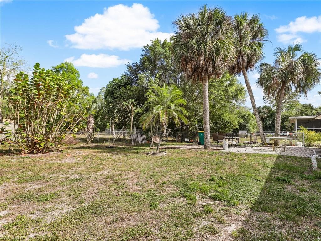420 31st St SW, Naples, FL 34117-28