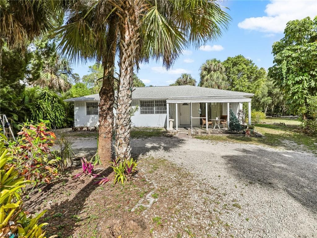 420 31st St SW, Naples, FL 34117-2