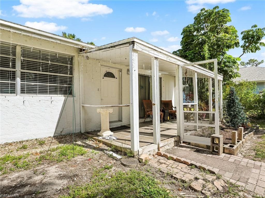 420 31st St SW, Naples, FL 34117-31