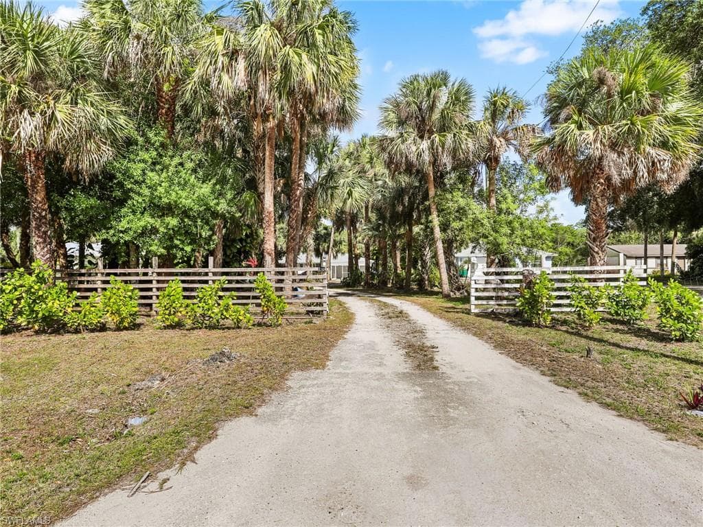 420 31st St SW, Naples, FL 34117-33