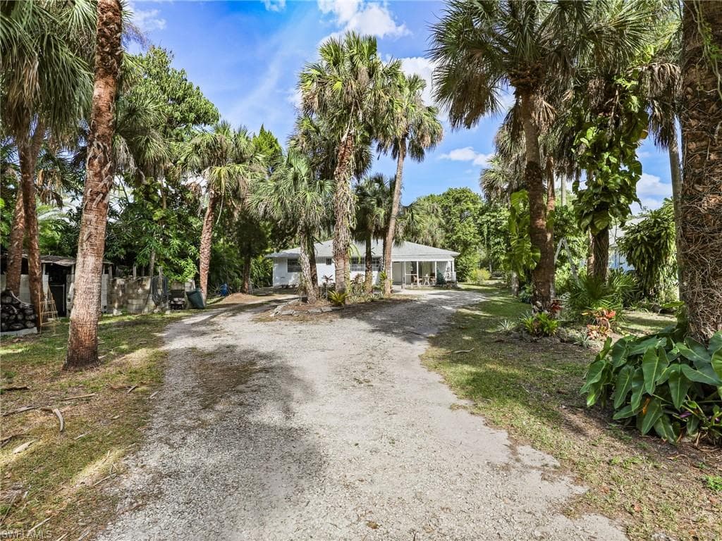 420 31st St SW, Naples, FL 34117-34